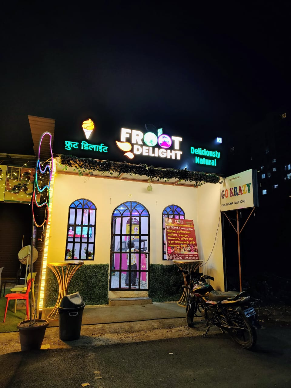 Natural fruit ice cream scoops at Froot Delight Hadapsar Pune with fresh Alphonso mango and tender coconut